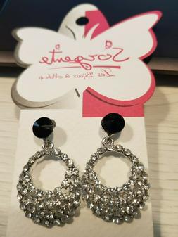Donna Con Pendolo Con Brillantini Colore Nero E Argento