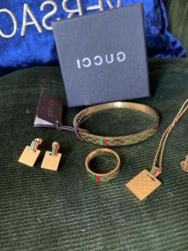 bracciale collana orecchini anello donna