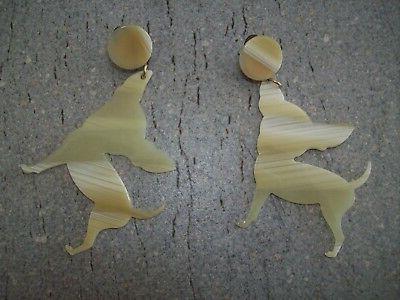 grandi orecchini beige pendenti a forma di