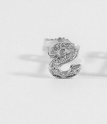 mono orecchino lettera oro bianco e diamanti