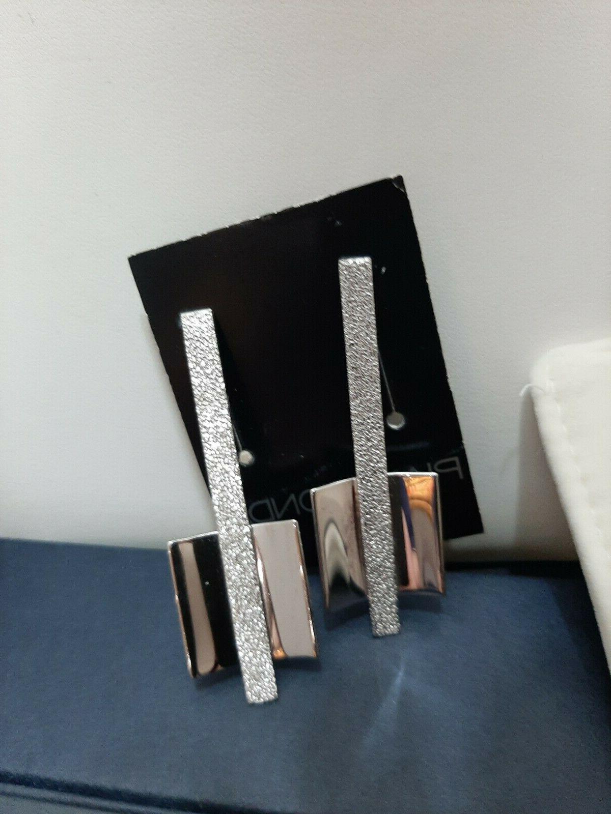 orecchini a bacchettacon lavorazione diamantata e lucida
