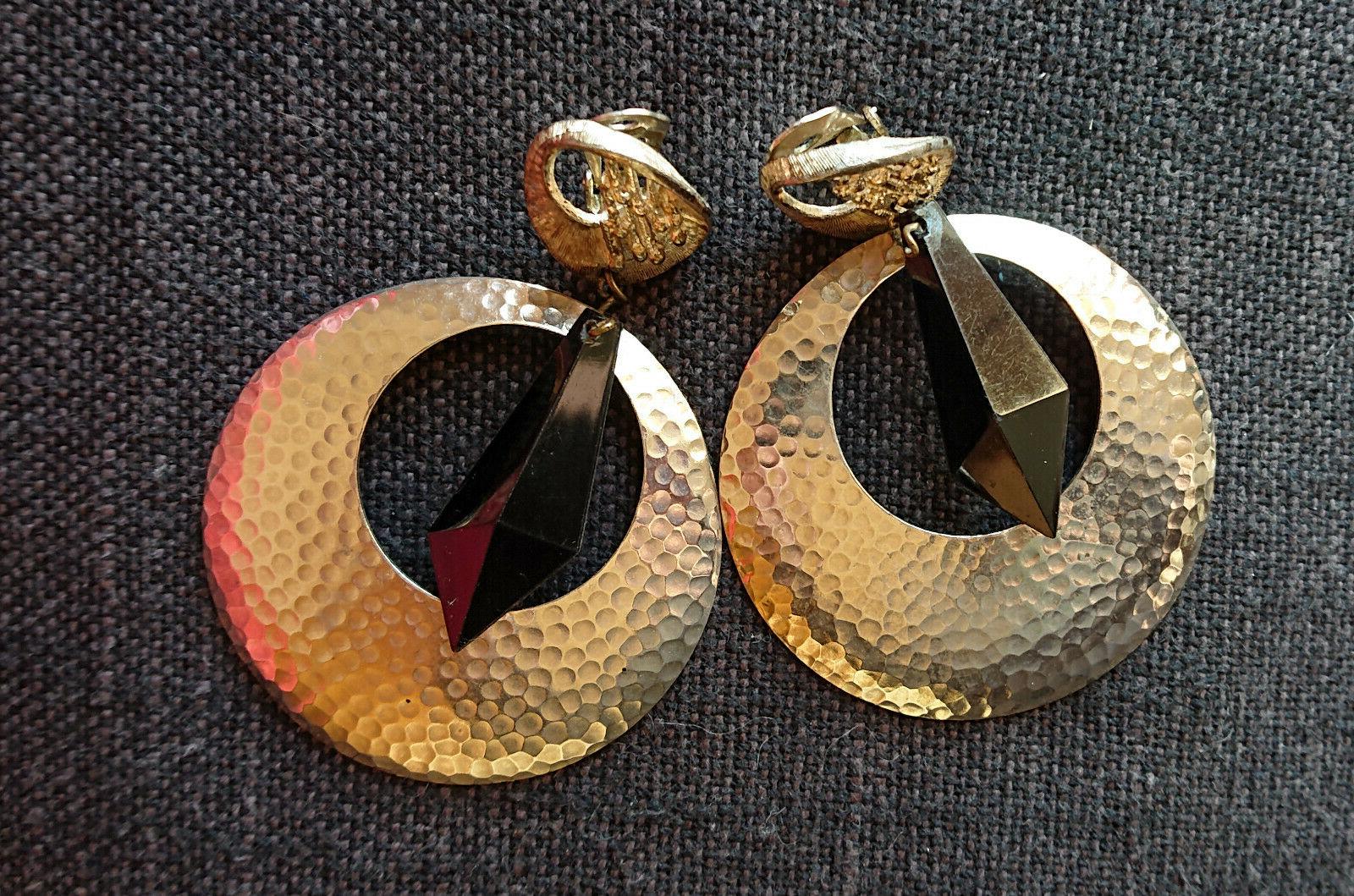 orecchini a cerchio in metallo color argento