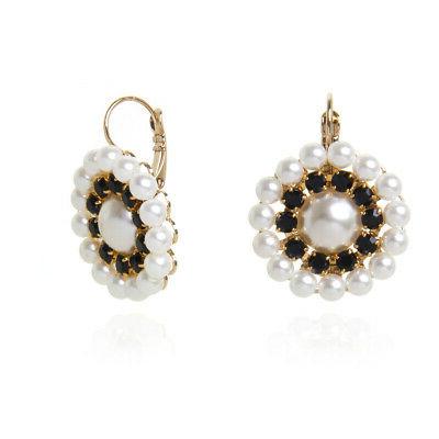 orecchini a fiore con perle bianche e