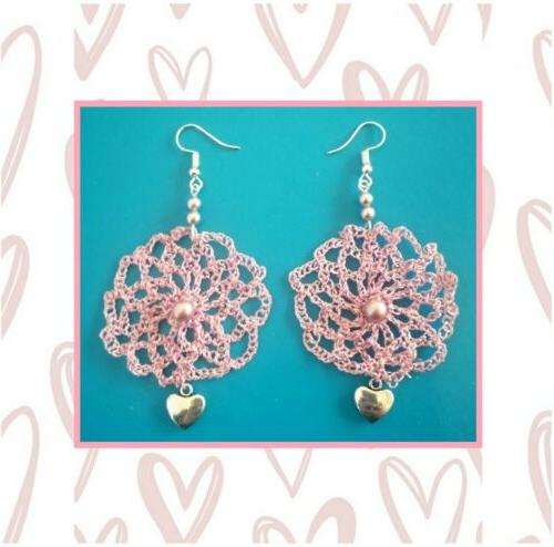 orecchini a fiore rosa brillantinato uncinetto pendente