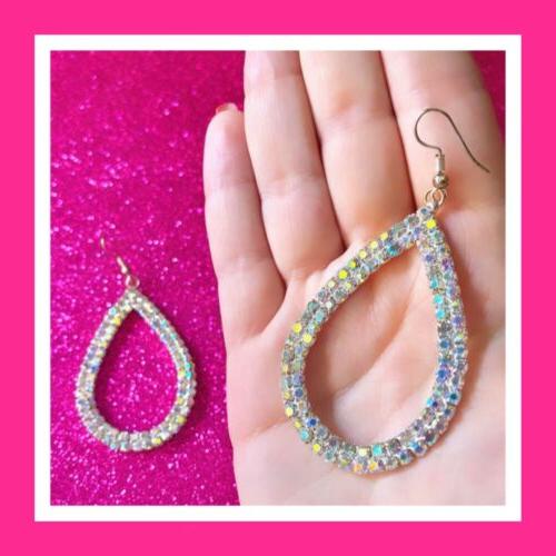 orecchini a goccia impreziositi con strass multicolor
