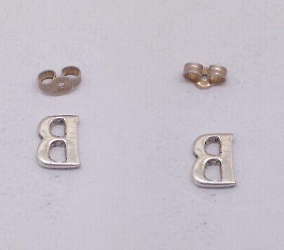 orecchini a lobo con lettera b in