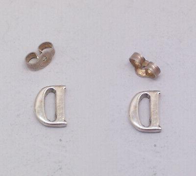 orecchini a lobo con lettera d in