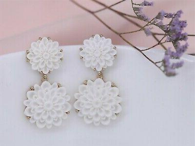 orecchini a perno dorato due grandi fiore