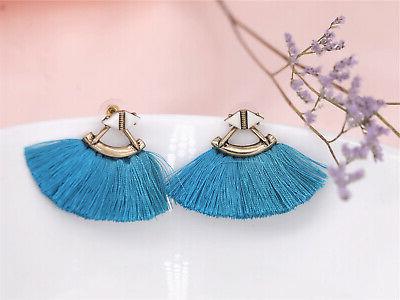 orecchini a perno dorato grandi triangolo pompon