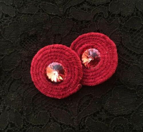 orecchini al lobo di velluto a bottone