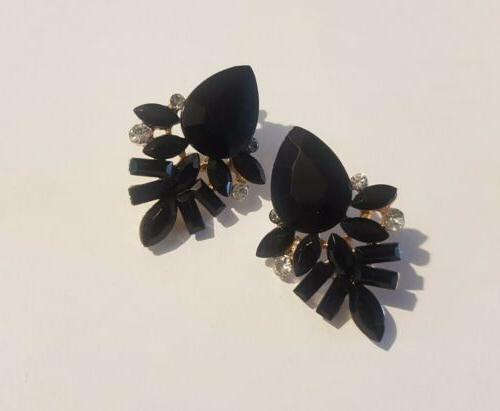 orecchini base dorata con pietre nere a