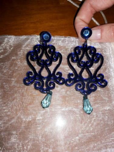 orecchini blu in resina pendenti