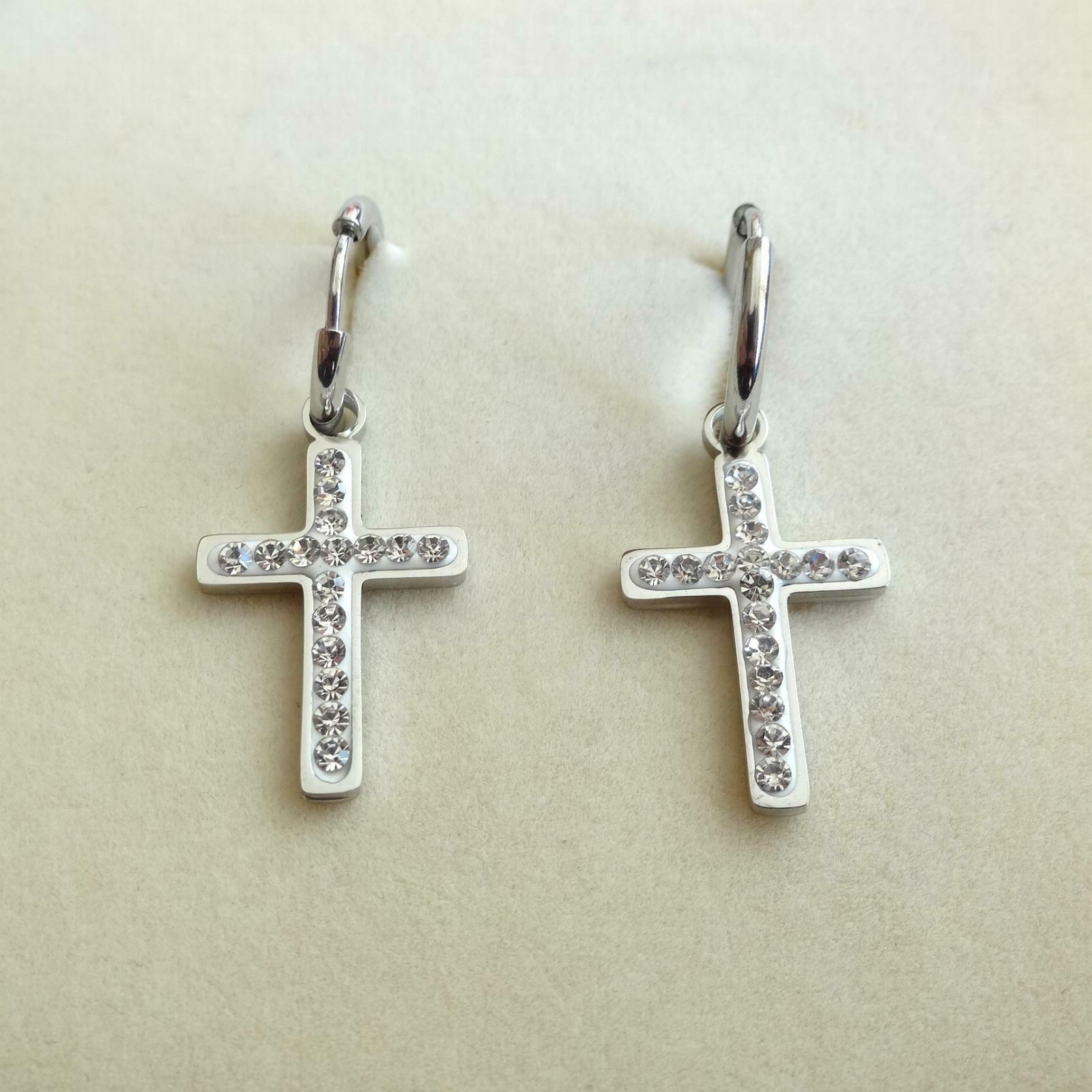 orecchini cerchi acciaio inox croce pendente con