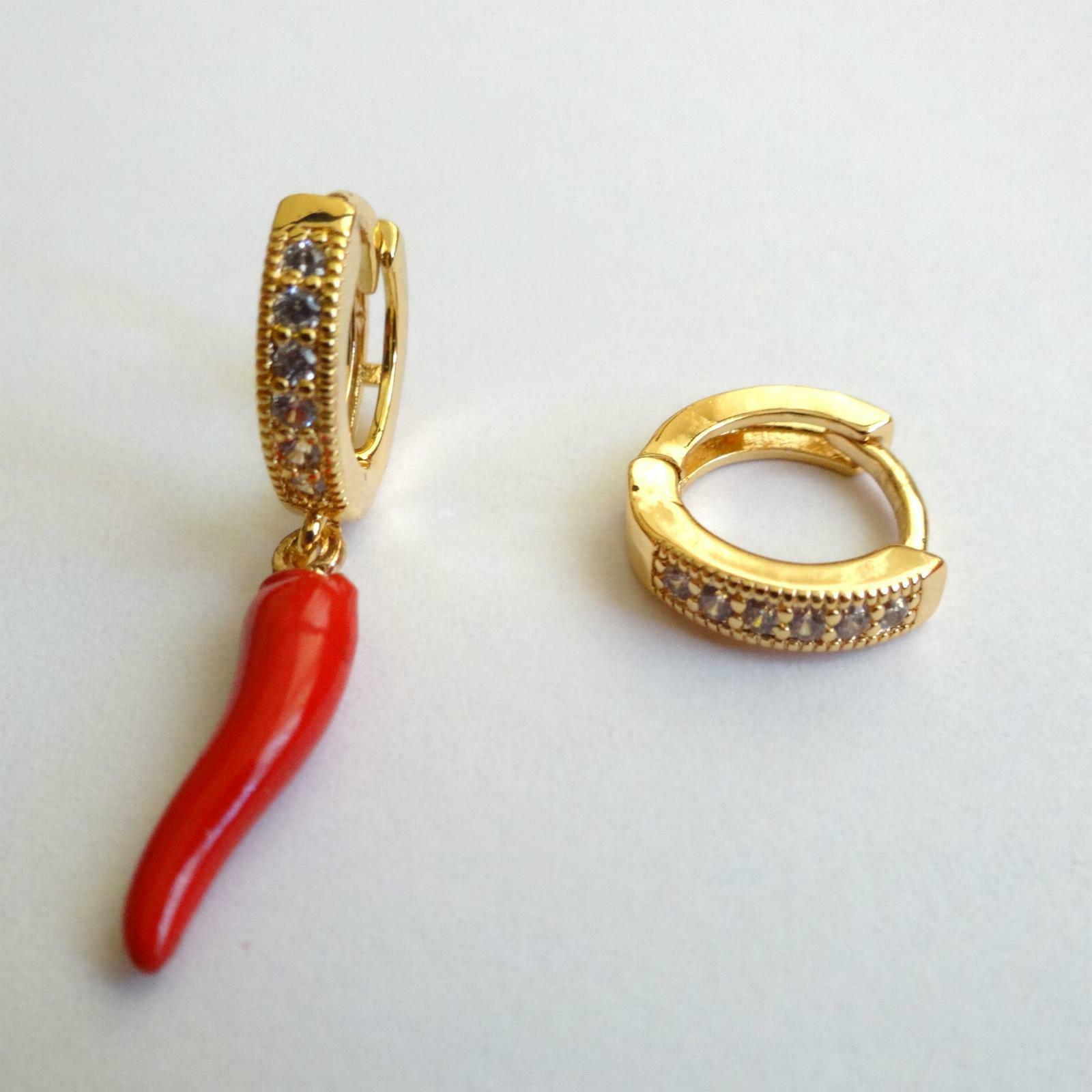 orecchini cerchi zirconi colore oro asimmetrici con