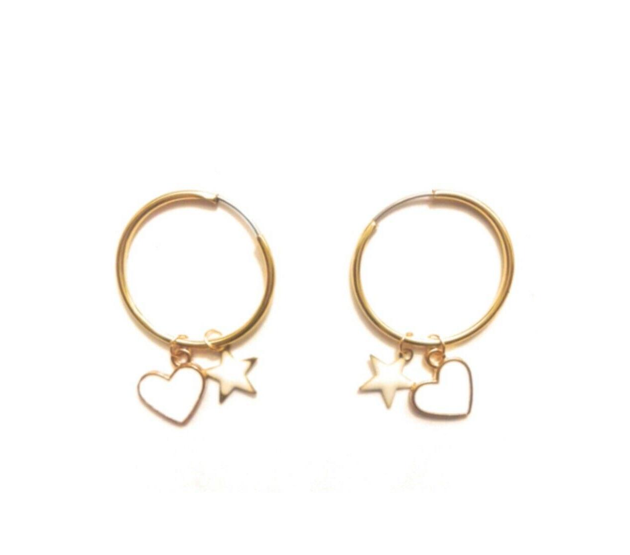 orecchini cerchio dorati con charmes cuore e