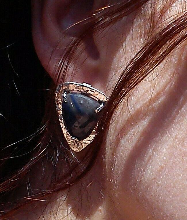 orecchini con chiusura in zaffiro naturale blu