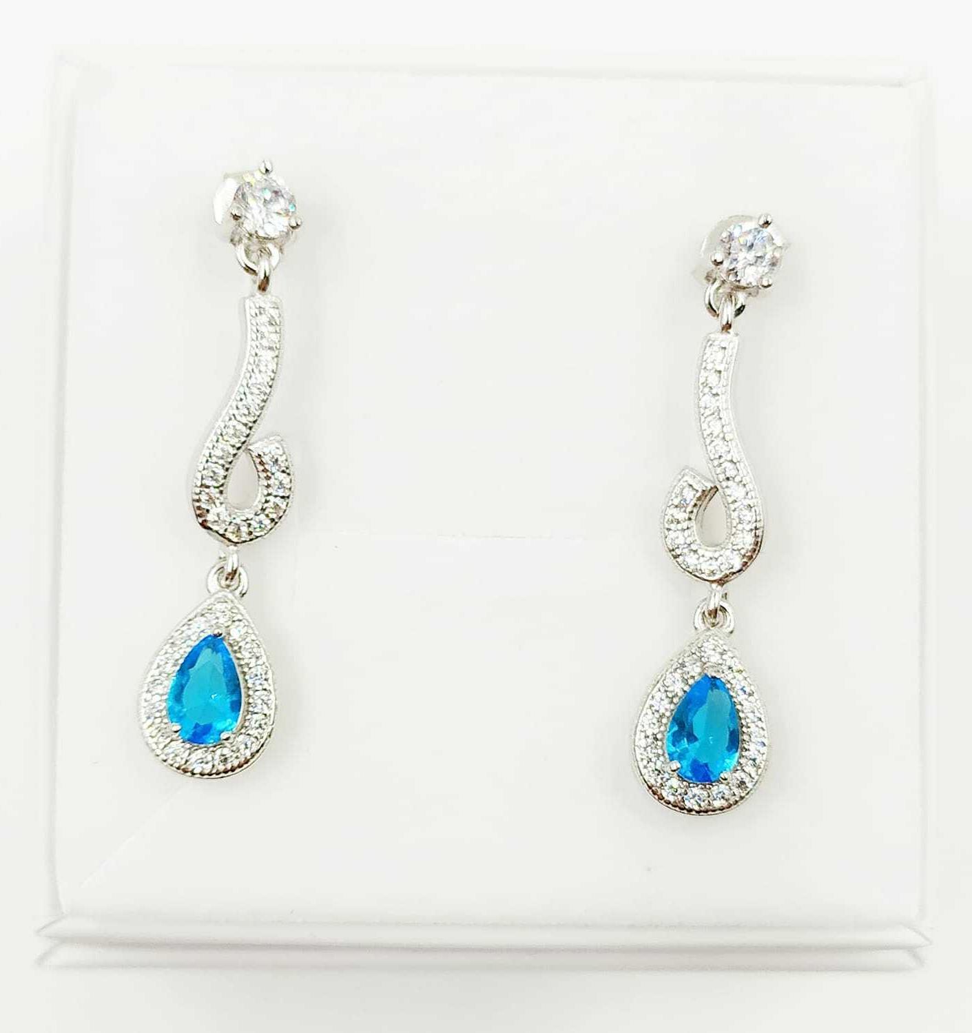 orecchini con zirconi bianchi e blu zaffiro