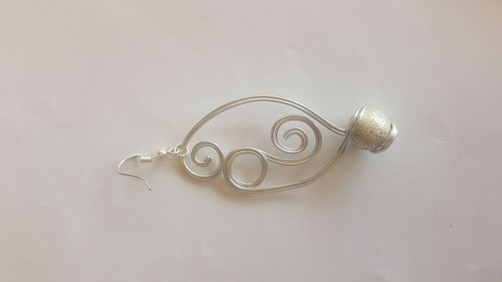 orecchini da donna in fil di ferro