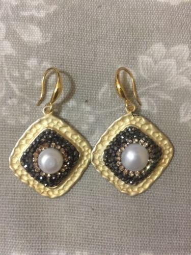 orecchini donna pendenti dorati con madreperla bianca