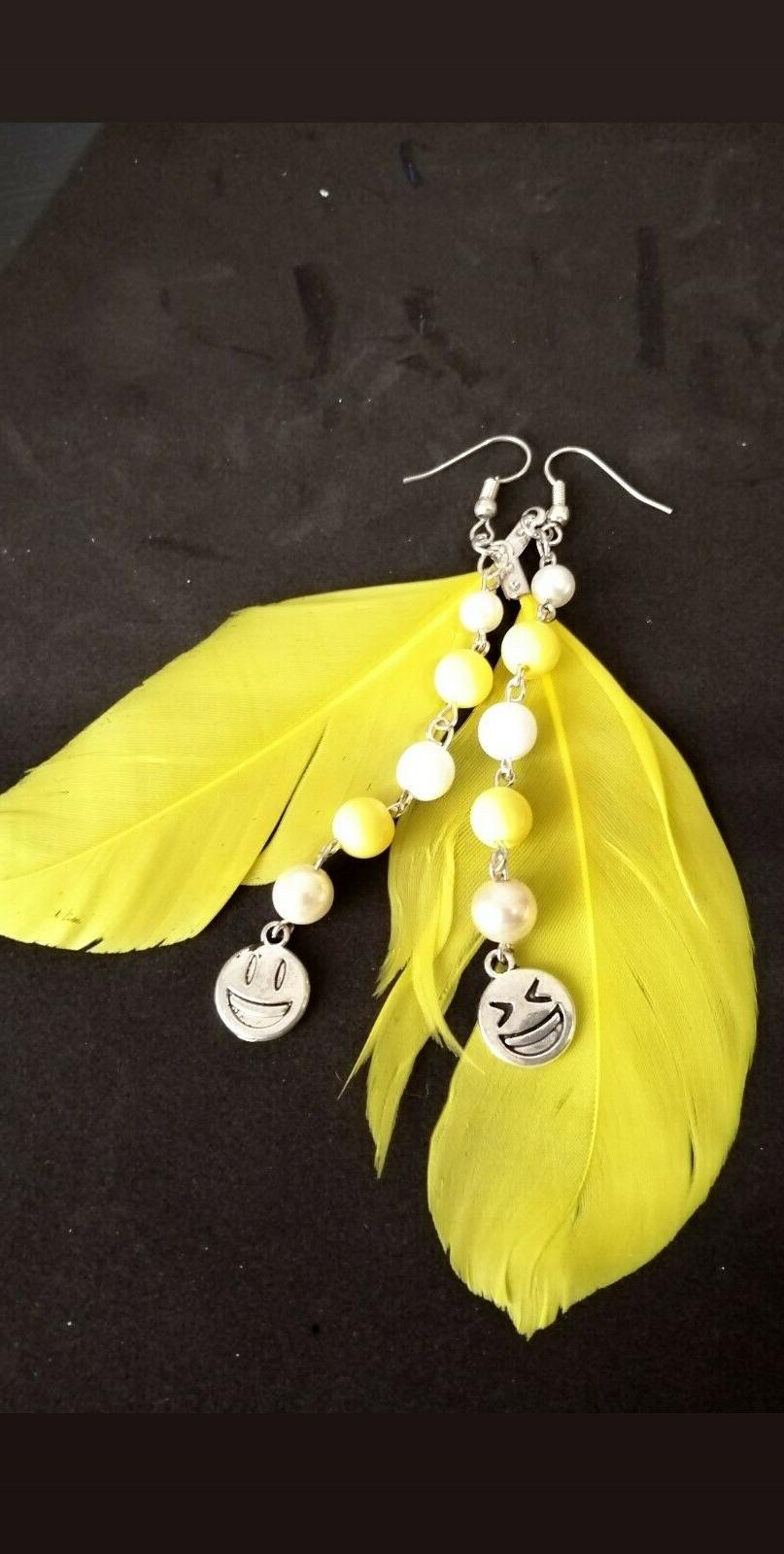 orecchini donna piuma con charm tono argento