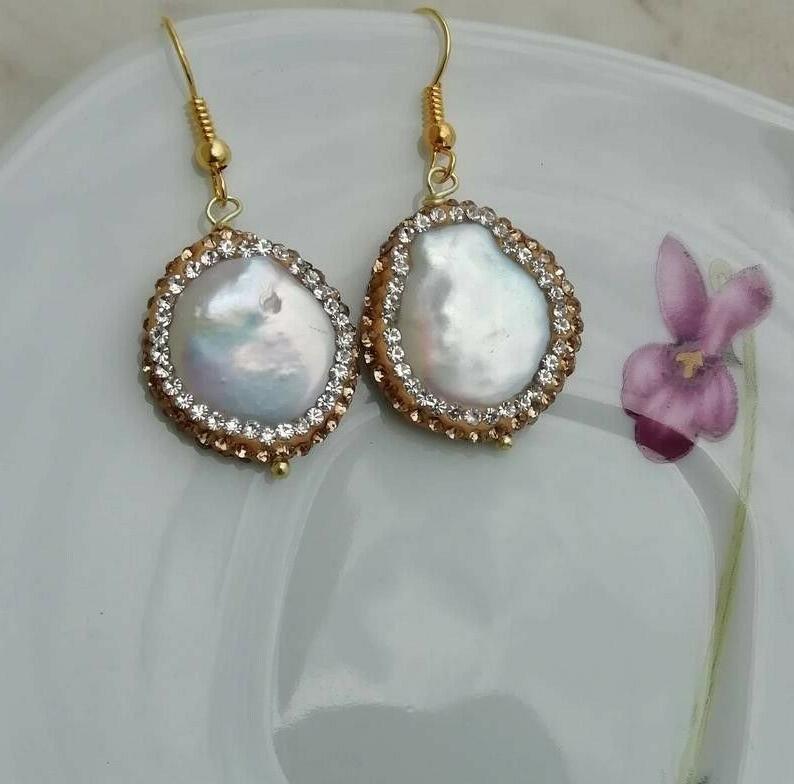 orecchini dorati con perle di fiume orecchini