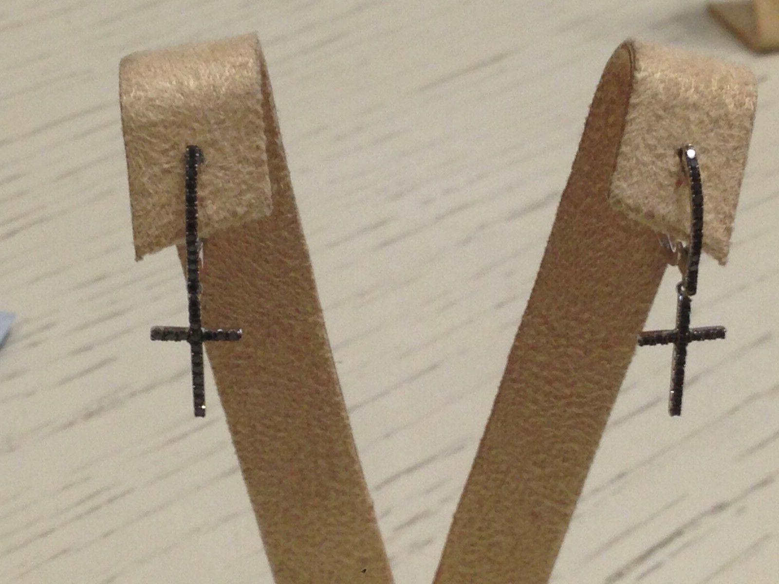 orecchini in oro bianco e diamanti neri