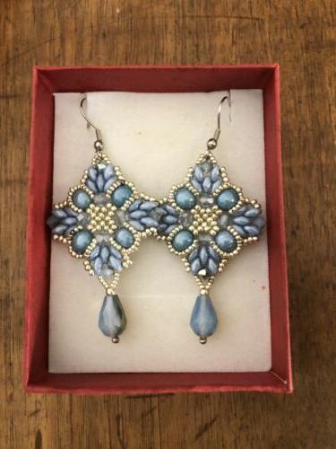 orecchini pendendi di bigiotteria artigianale azzurri con