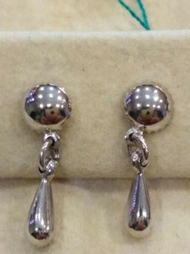 orecchini pendenti a goccia in oro bianco