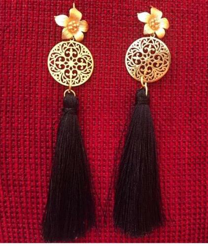 orecchini pendenti color oro eleganti con fiore