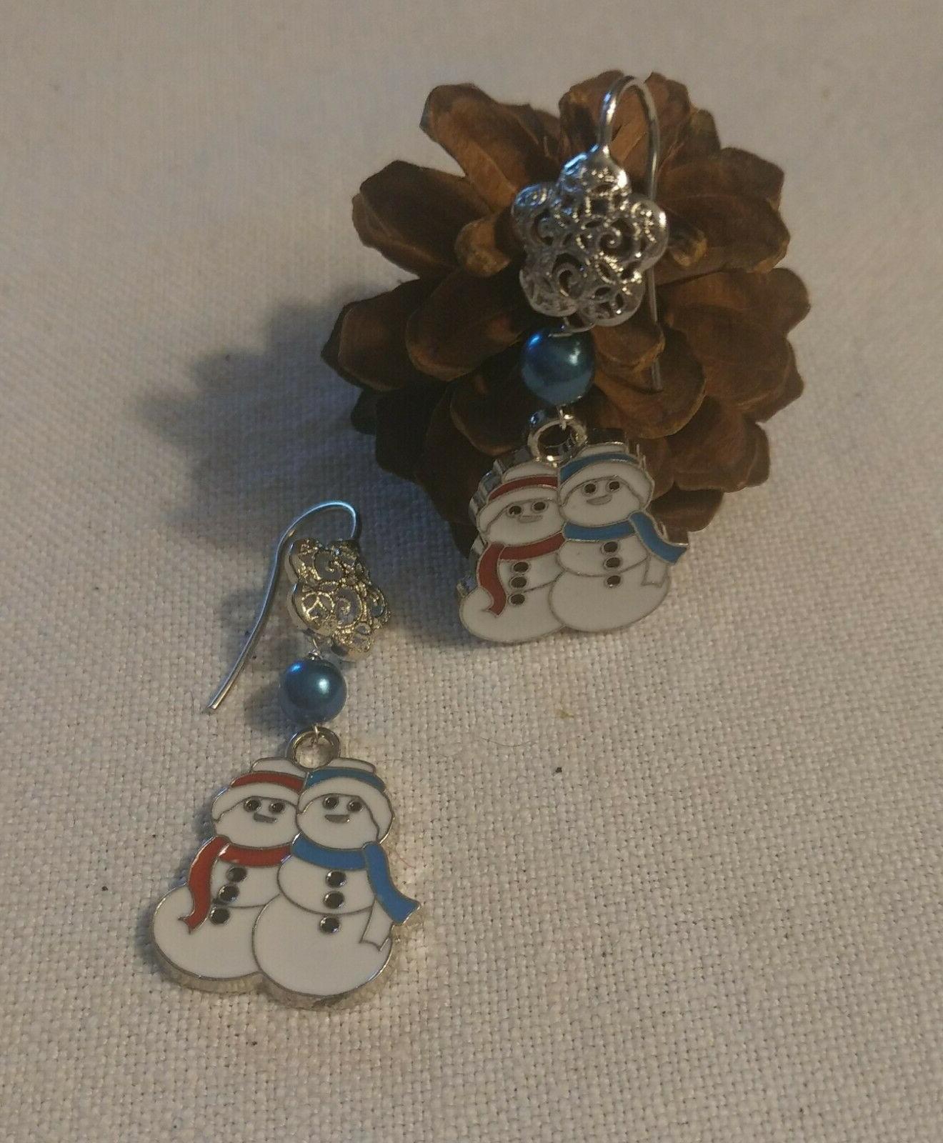 orecchini pendenti con pupazzi di neve smaltati