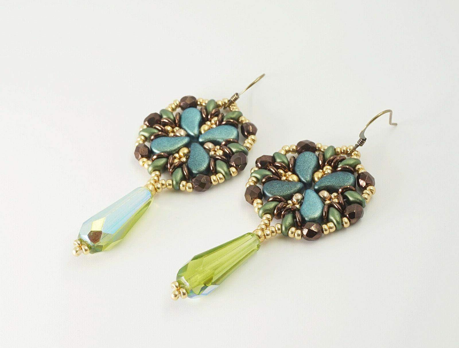 orecchini pendenti lunghi a goccia perline verdi