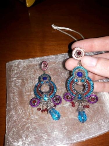 orecchini pendenti rosa e azzurro