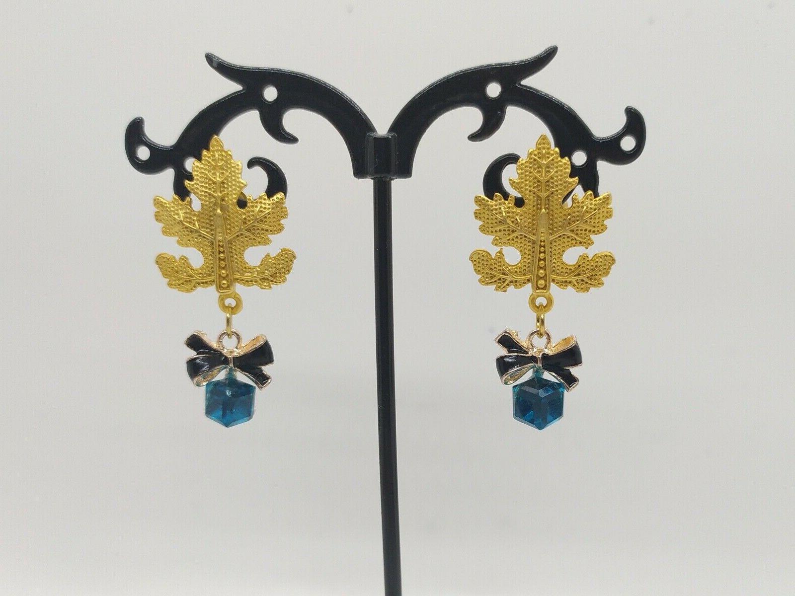 orecchini realizzati a foglia d acero in