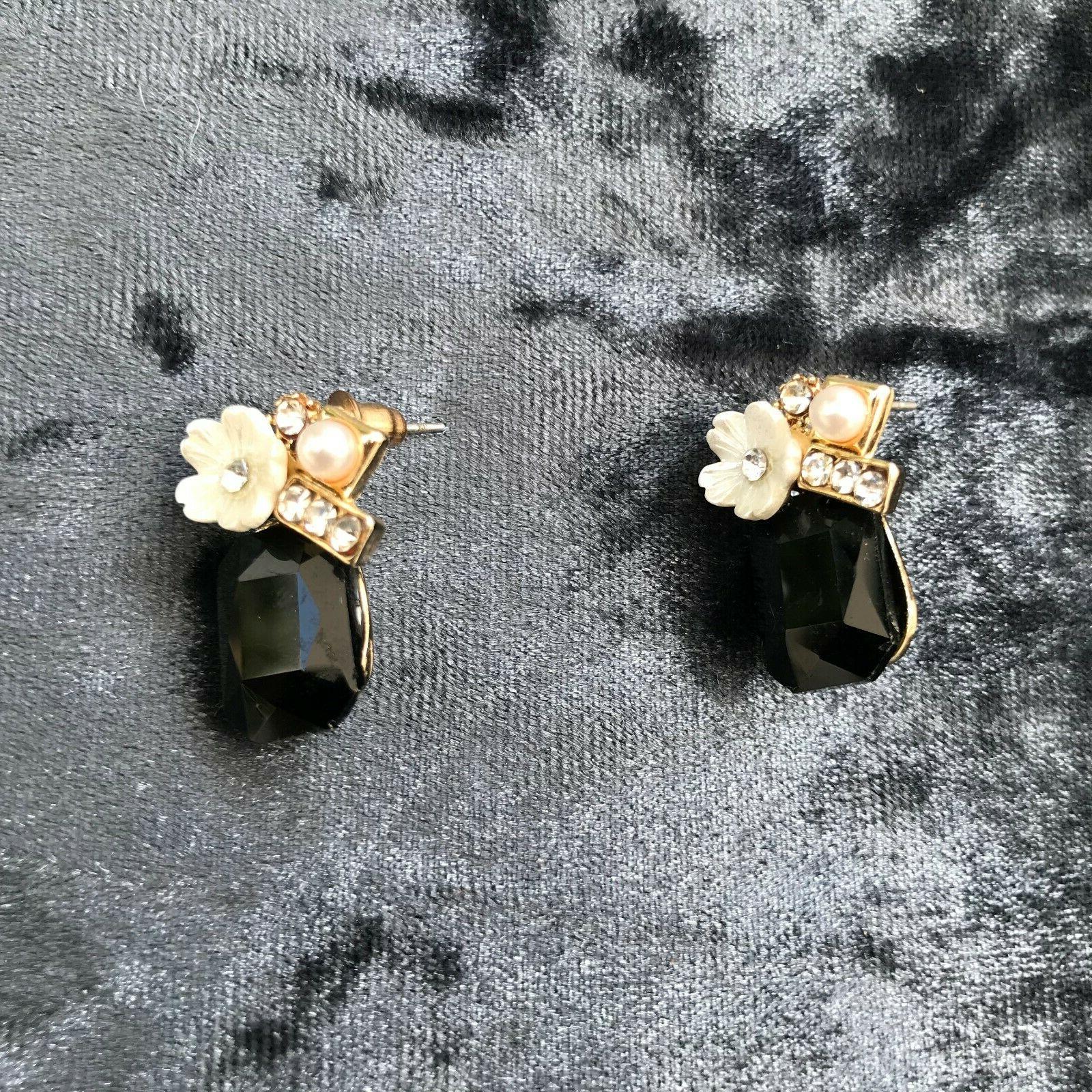 orecchini strass nero con fiore bianco e