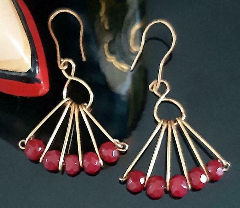 oreccini eleganti con rubino naturale prodotto fatto