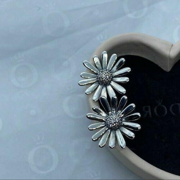 pandora 298812c01 orecchini a lobo margherita con