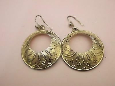 piccoli orecchini con pendente a cerchio molto