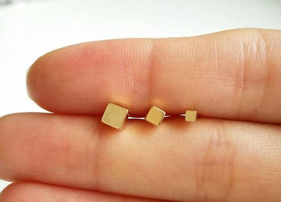 piccoli oro quadrato cartilagine orecchini cubo borchie