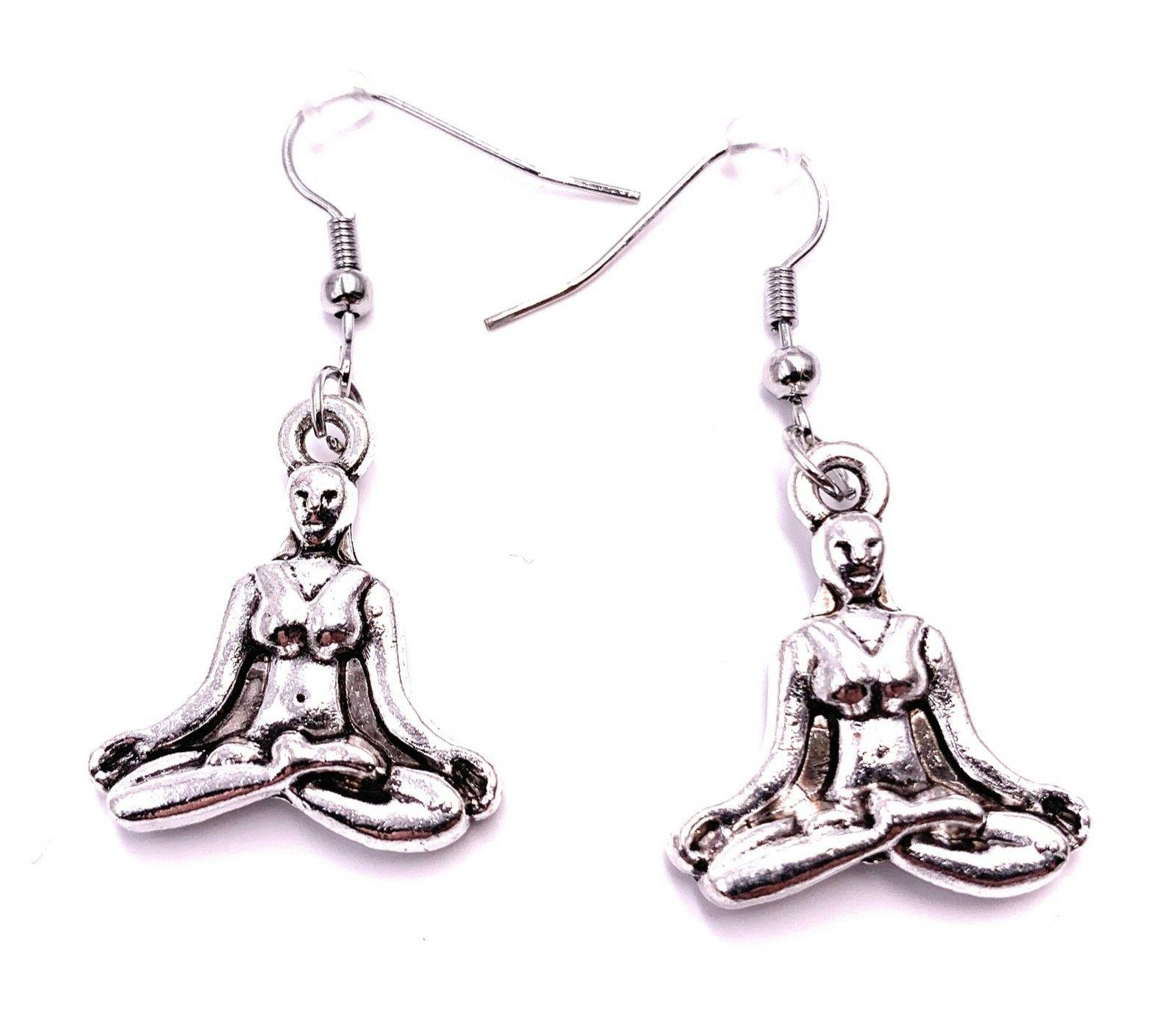 yoga donna figura seduto orecchini orecchini ciondolo