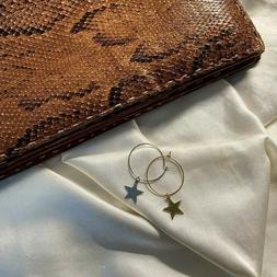 A Cerchio Con Piccolo Pendente A Forma Di Stella. Argento