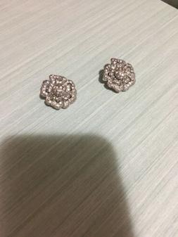 A Clip Donna Forma A Fiore Zirconi