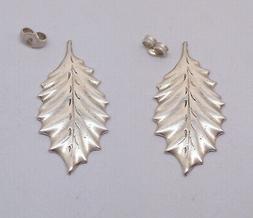 A Lobo In Argento 925 Con Foglia Di Pungitopo - Agrifoglio -