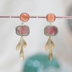 A Perno Di Bronzo Con Occhio Di Gatto E Pietre Dure Glittera