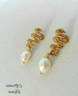 Donna Con Vere Perle Di Fiume Pendenti A Forma Serpenti Anal