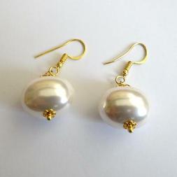 Donna Retro' Colore Oro Con Grande Perla Bianca Cipollina  1