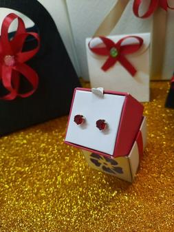 Donna Rosso Con Perni In Acciaio E Chiusura A Vite Placcatur