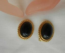 Firmati Monet A Bottone Ovale In Lucite Nero A Clip