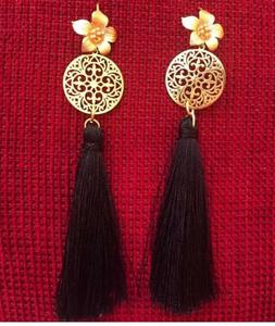 Pendenti Color Oro Eleganti Con Fiore In Ottone E Nappe Nere