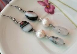 Pietre Dure Quarzo Grigio E Perle Di Fiume Color Avorio, Pie