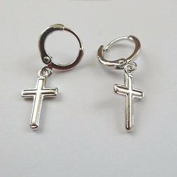 orecchini uomo cerchi colore argento con croce